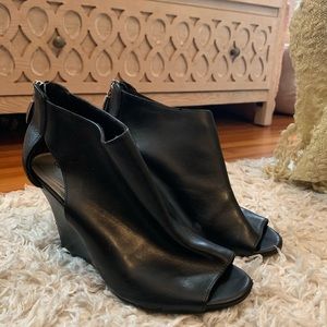 Black wedge cut out heals